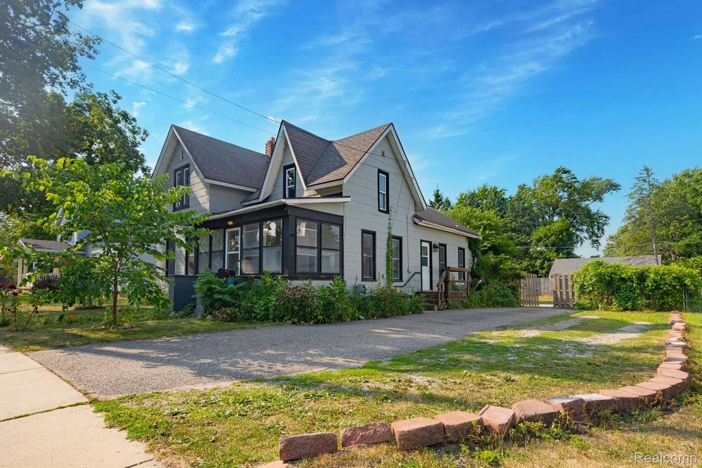 204 Oakland Street, Holly village