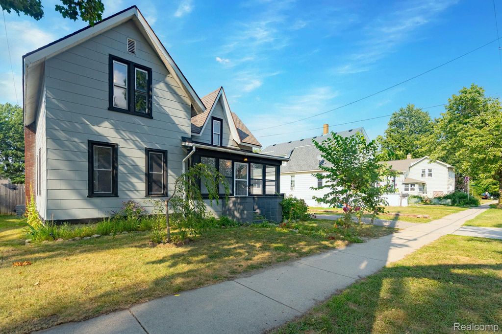 204 Oakland Street, Holly