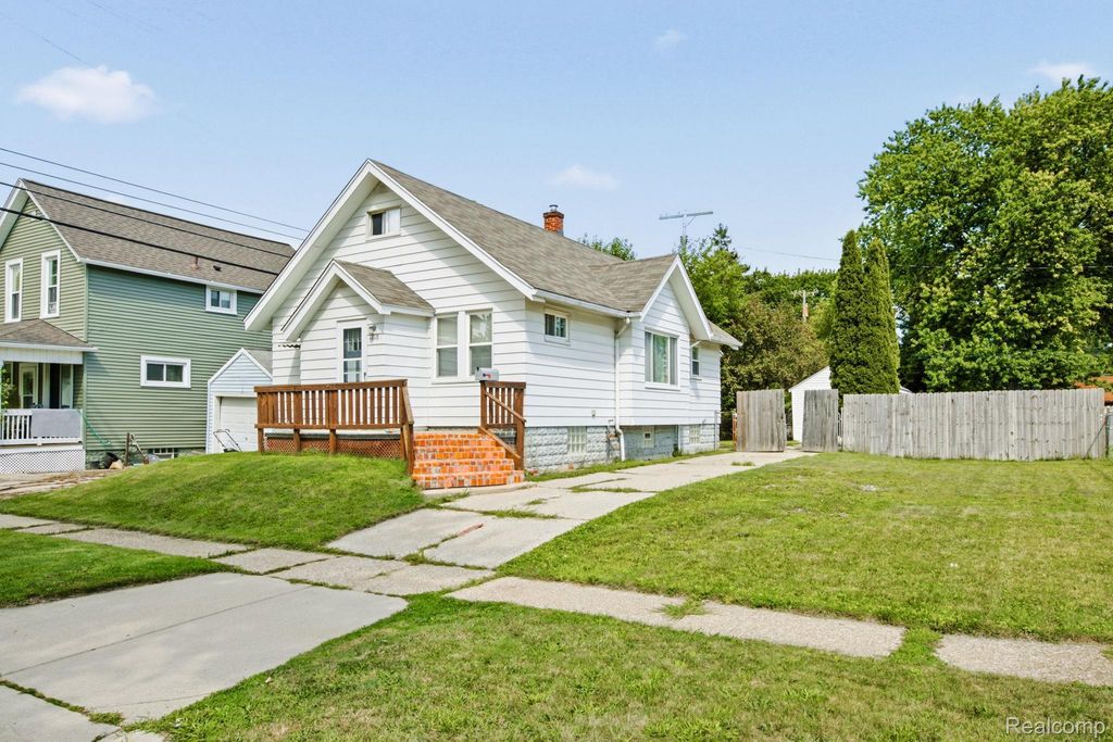 1218 12th Street, Port Huron city