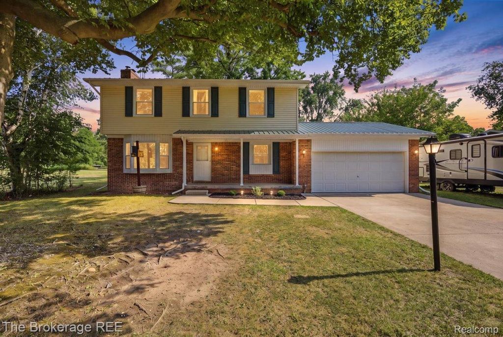 7112 Popplewood Drive, Davison township