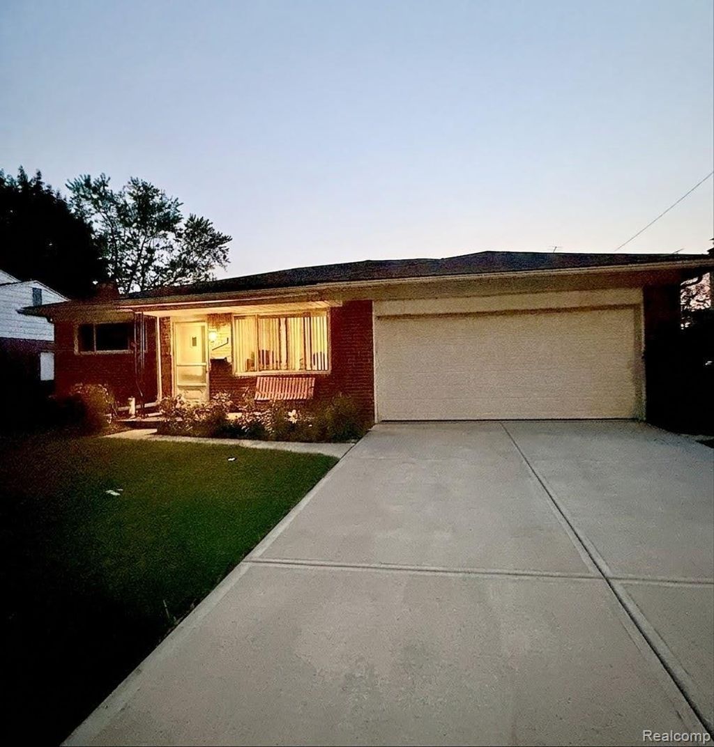 29641 Walker Drive, Warren city