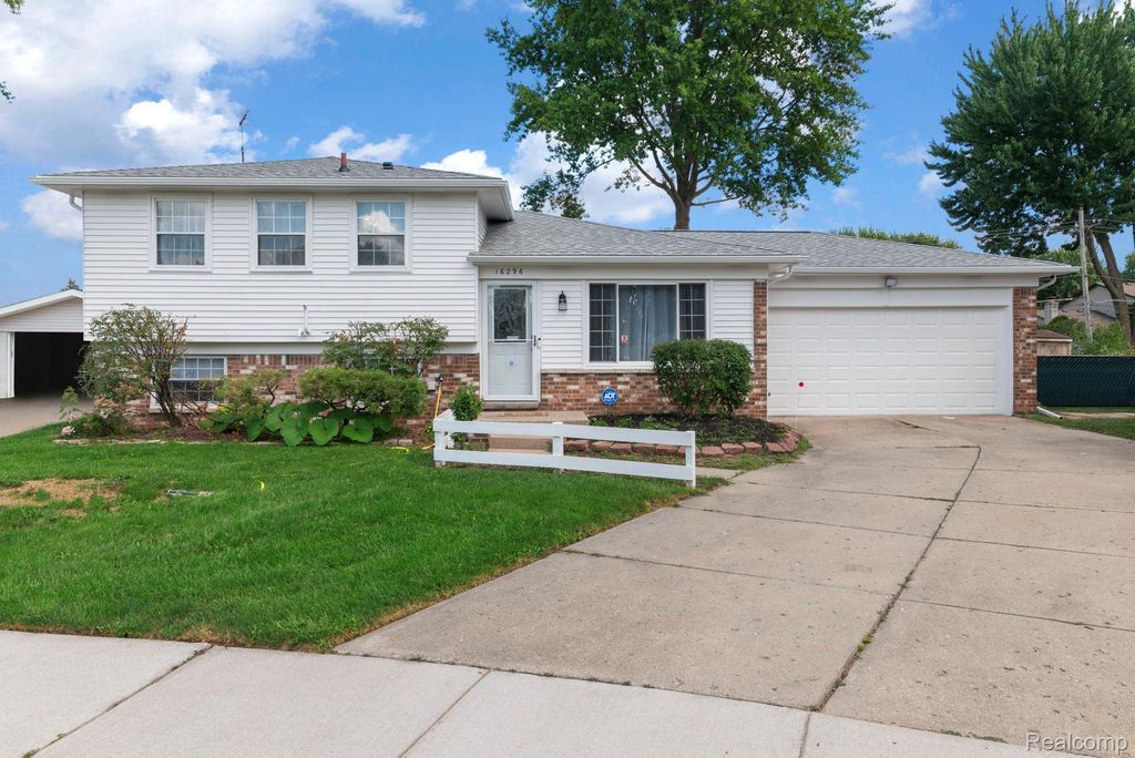 16296 Picton Court, Clinton charter township