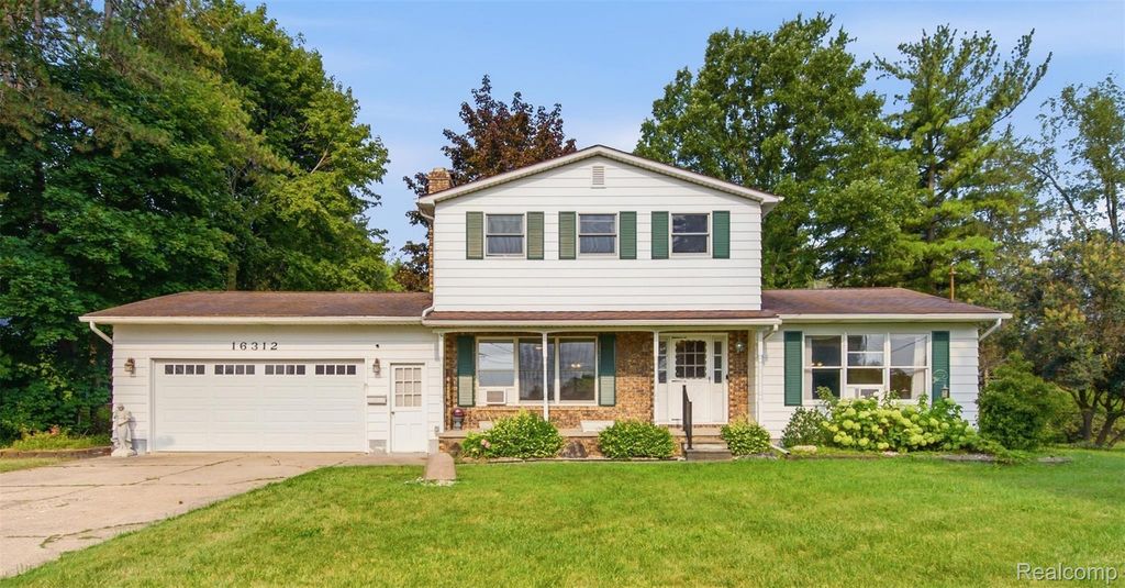 16312 Hi Land Trail, Fenton charter township