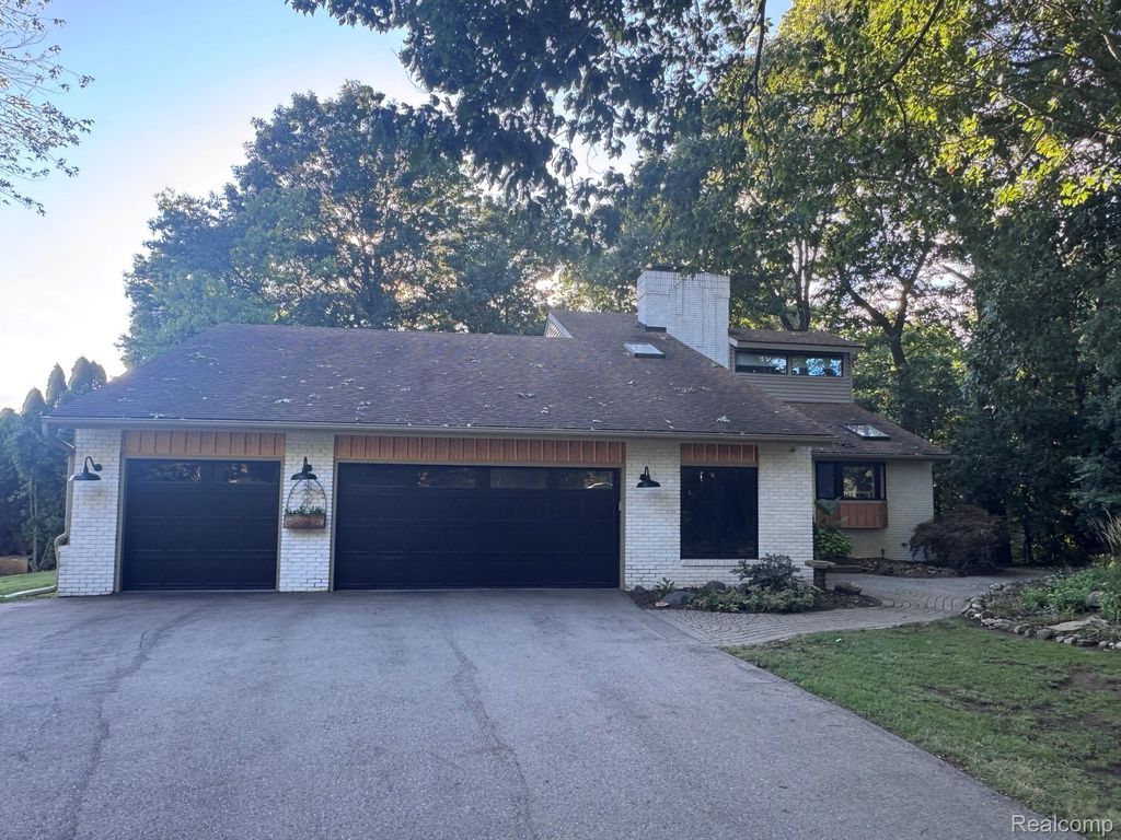 1510 Milford Hills Drive, Milford charter township