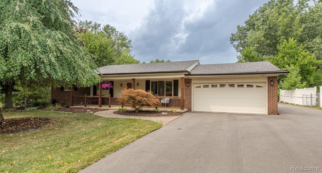 428 Carter Drive, Troy