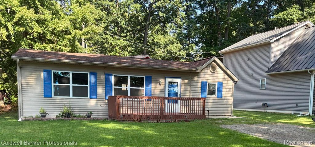 270 Indian Trail, Deerfield township