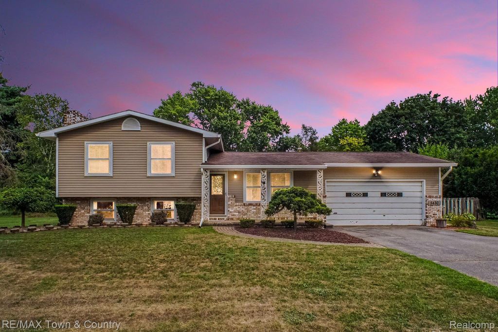 5430 River Ridge Drive, Flushing charter township