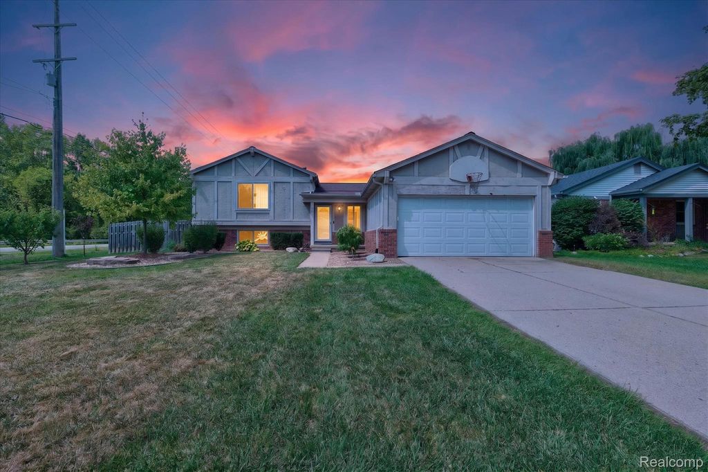 1686 Heritage Drive, Canton charter township
