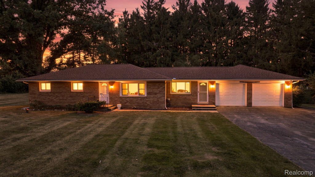 25 E Oakwood Road, Oxford charter township
