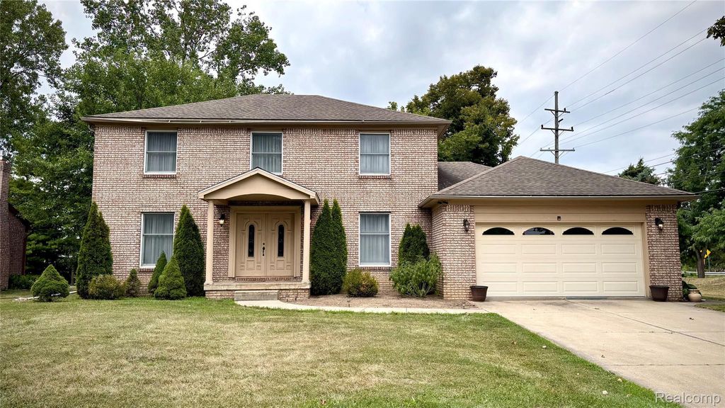 44783 Lake Crest Drive, Van Buren charter township