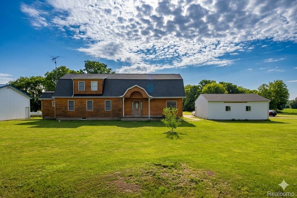 2568 Valentine Road, Mayfield township