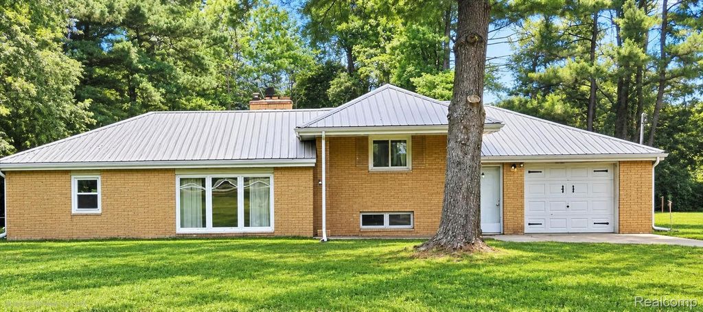 9384 Birch Run Road, Arbela township