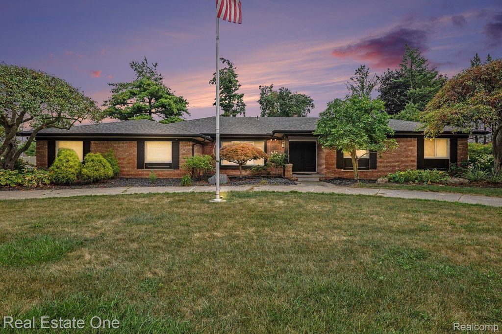 11584 Chicago Road, Warren city