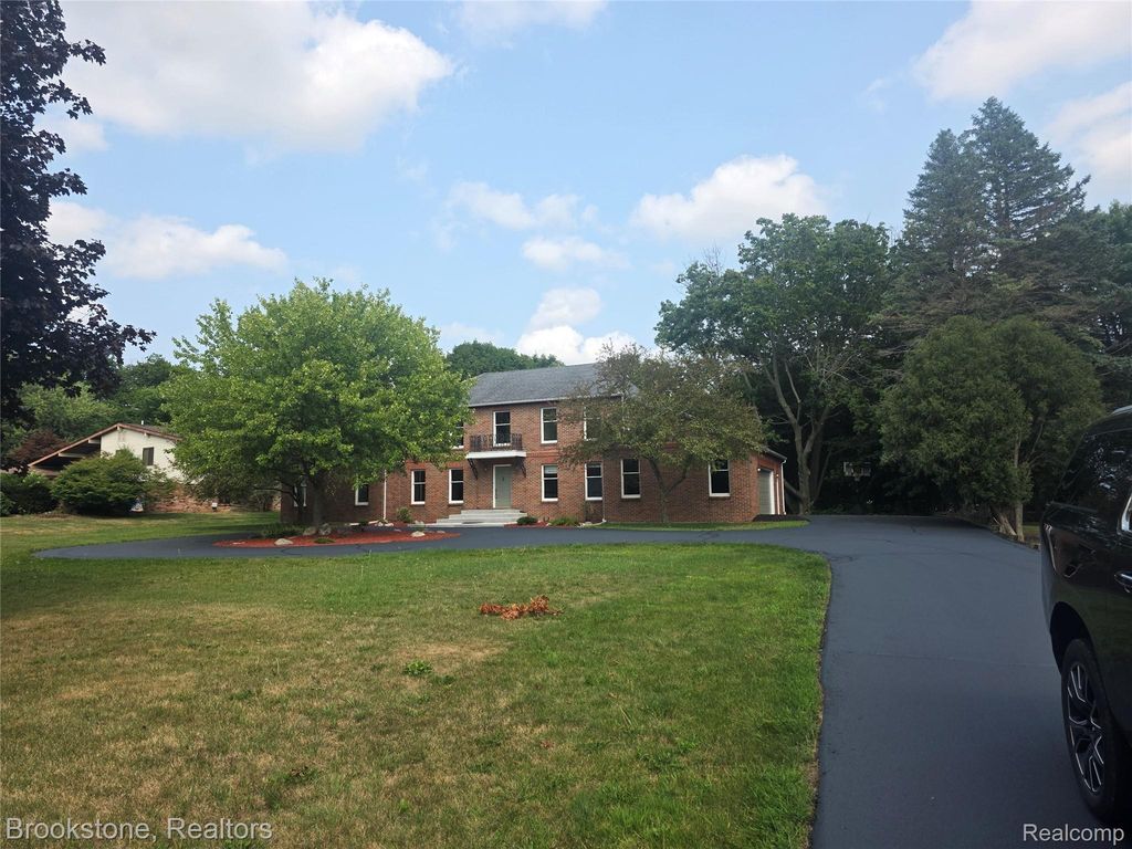 1210 Springborrow Drive, Flint charter township