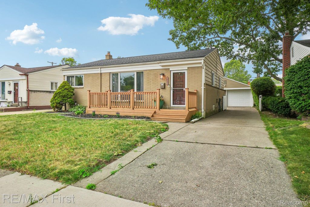 320 Hecht Drive, Madison Heights city