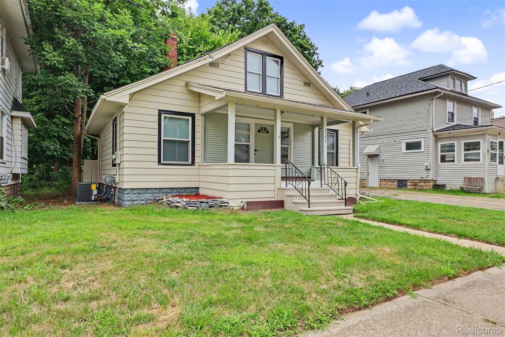 2102 Forest Avenue, Lansing city