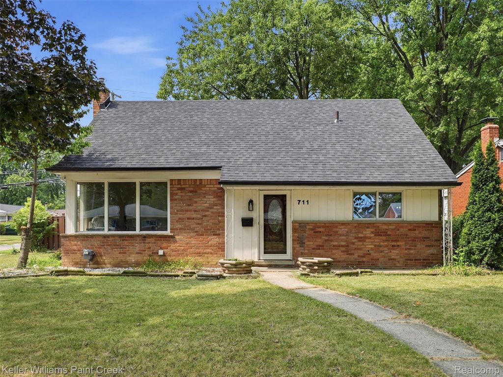 711 Jamaica Drive, Troy