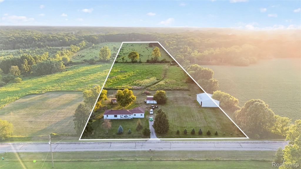7369 N Webster Road, Mt. Morris township