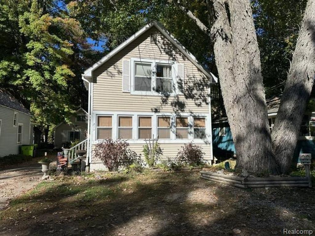 217 Newman Street, Roscommon township