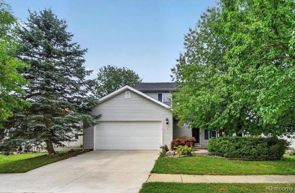 735 Pinegate Drive, Fowlerville village