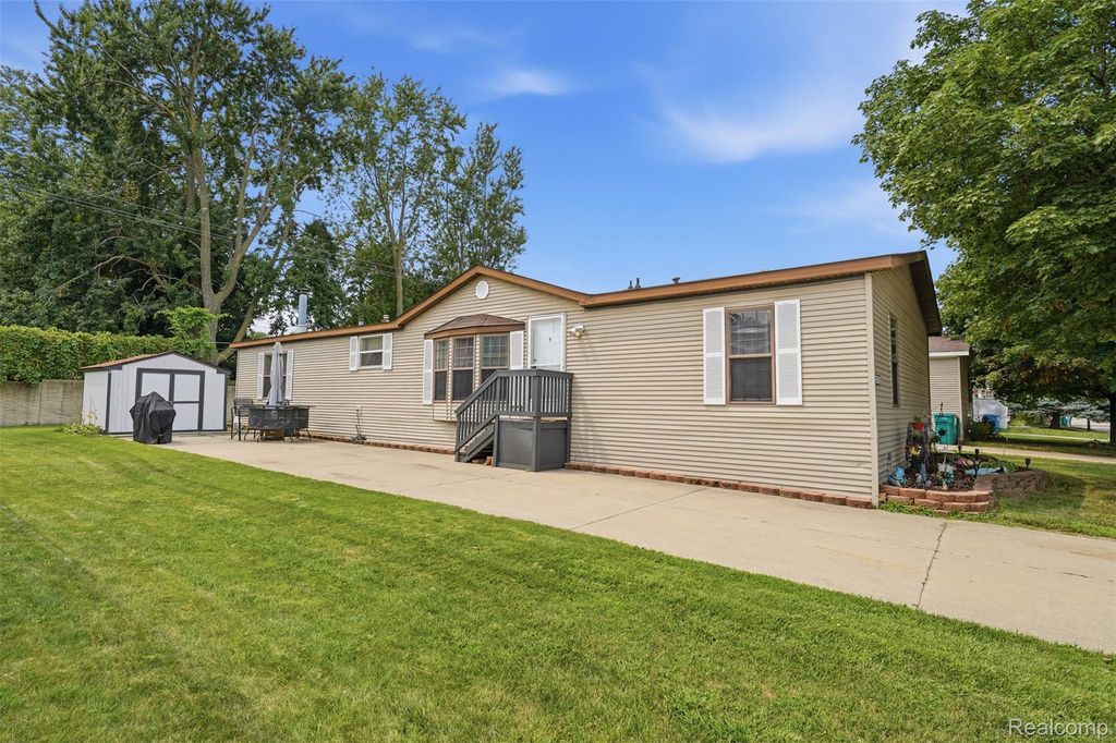 23338 Arlington Drive, Clinton charter township