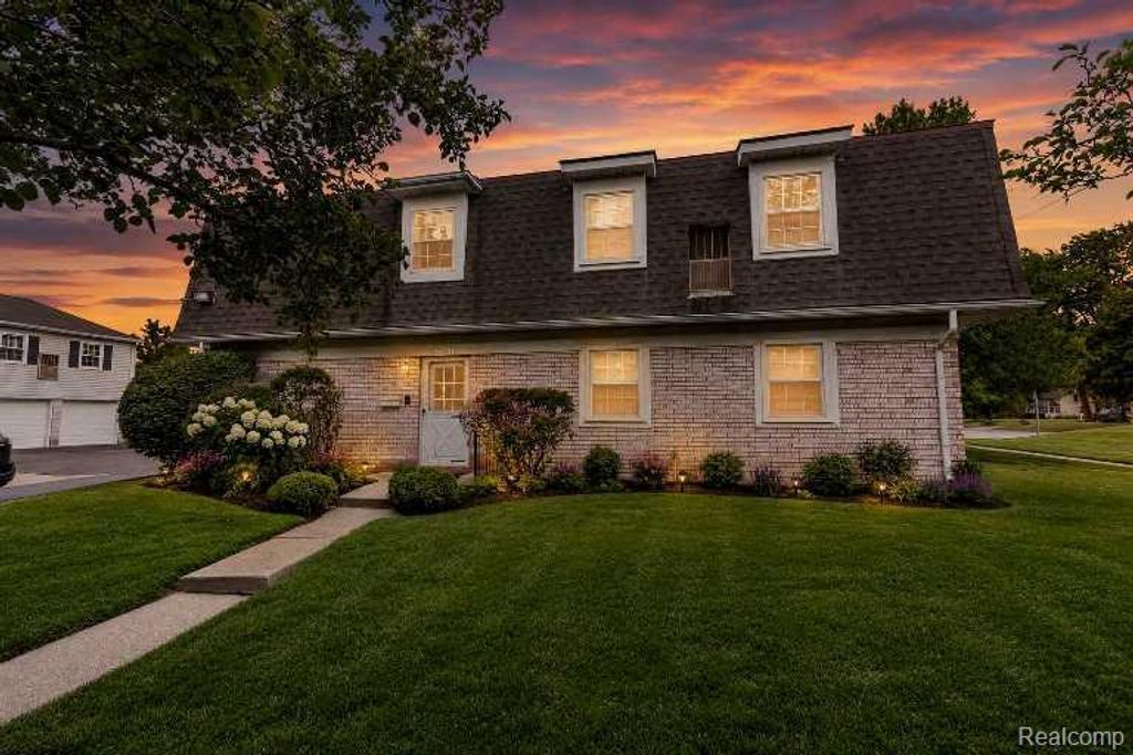 2260 N Hix Road, Westland
