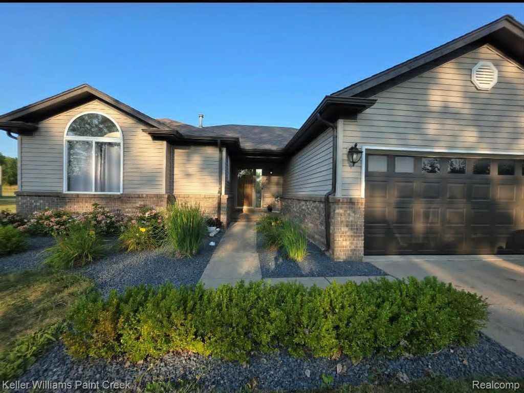 163 Deer Park East, Capac village