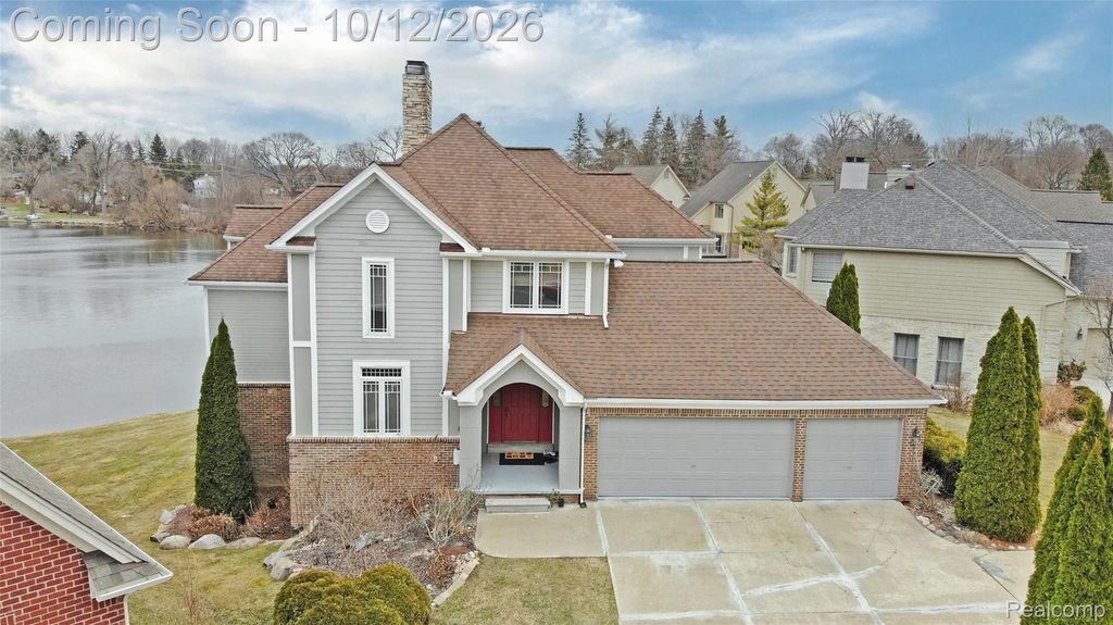 2386 Silver Pointe Drive, Waterford charter township