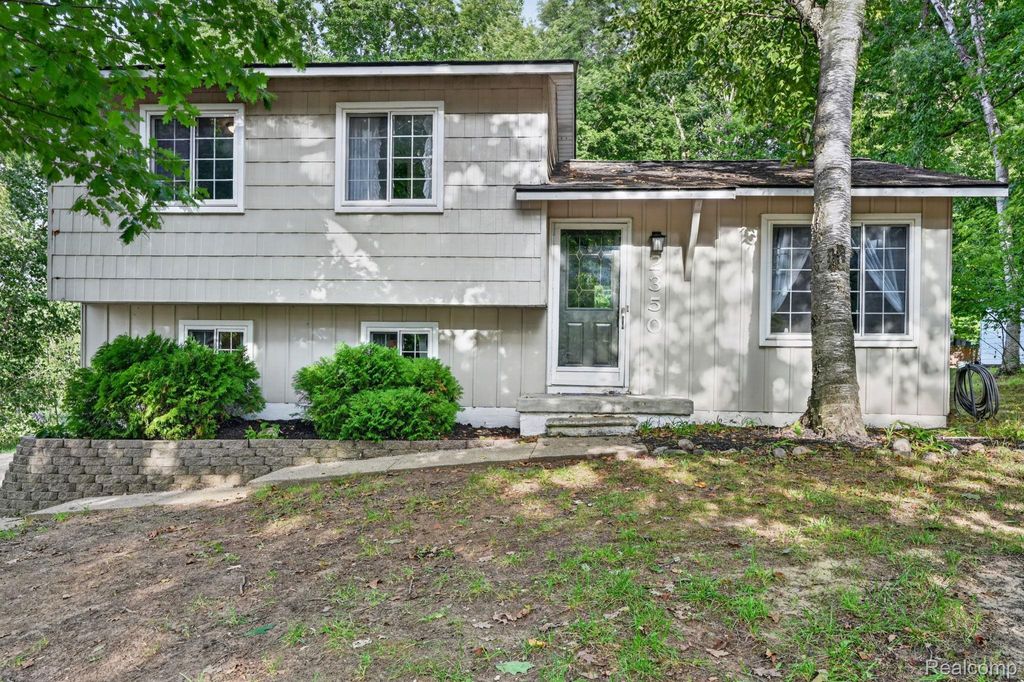 2350 Indian Road, Oregon township