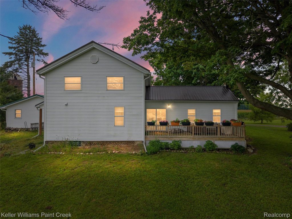 8950 Fowlerville Road N, Conway township