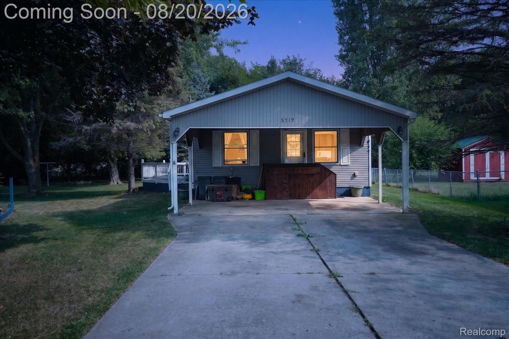 5219 E Carpenter Road, Genesee charter township