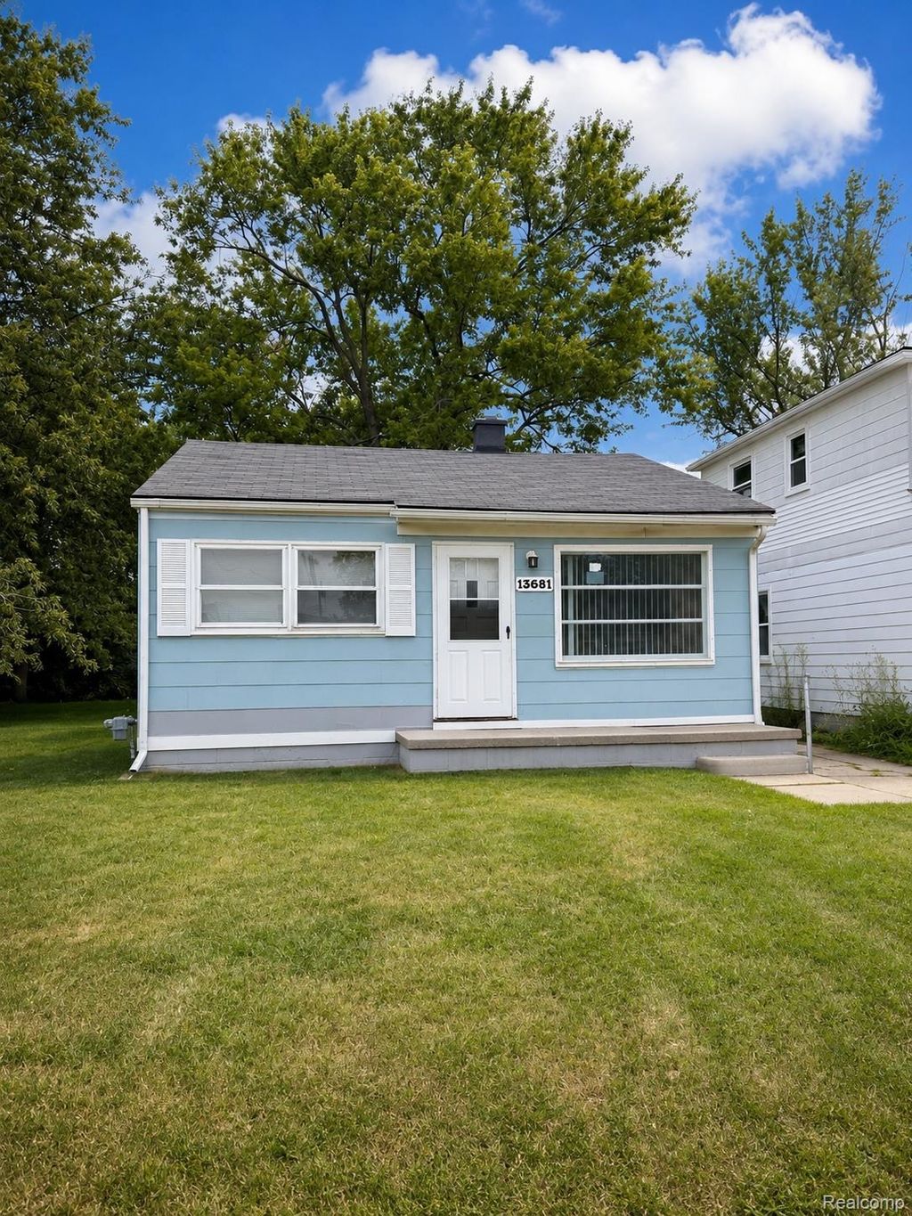 13681 Hendricks Avenue, Warren city