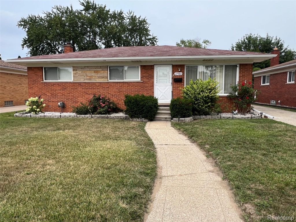 27580 Jean Road, Warren
