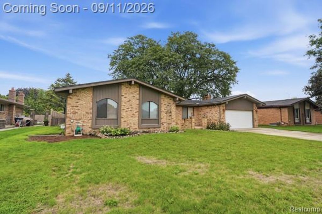 37036 Almont Drive E, Sterling Heights