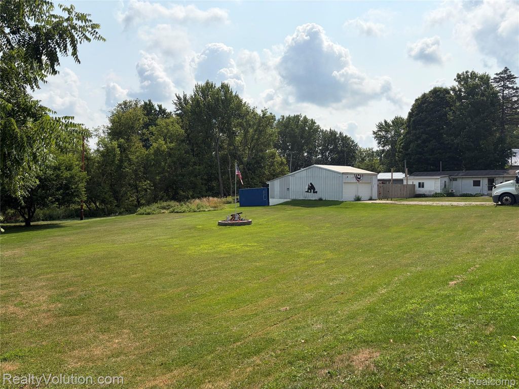 2180 Mitchell Lake Road, Attica township