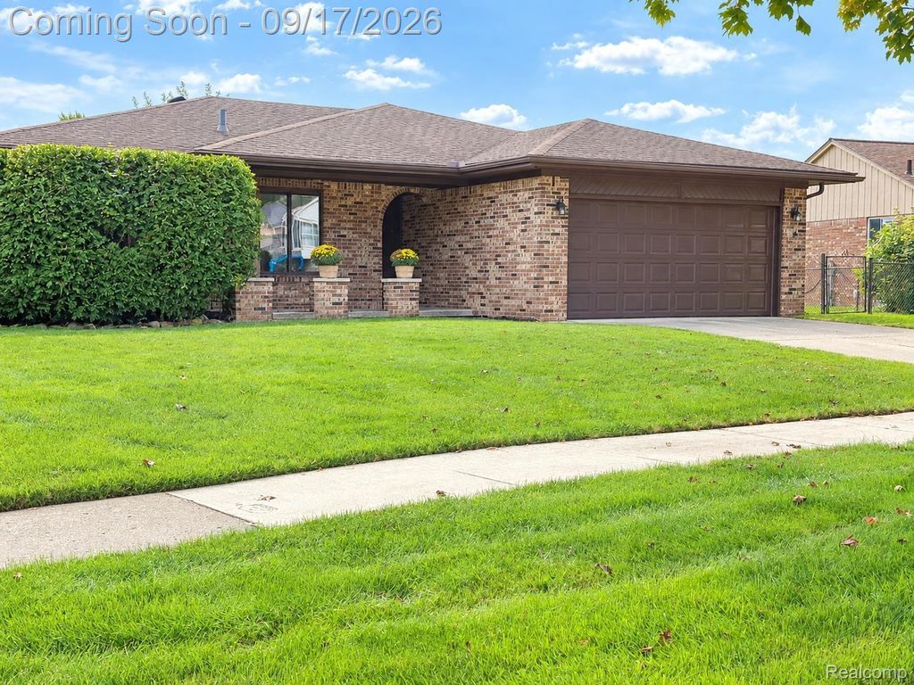 3738 Alderdale Drive, Sterling Heights