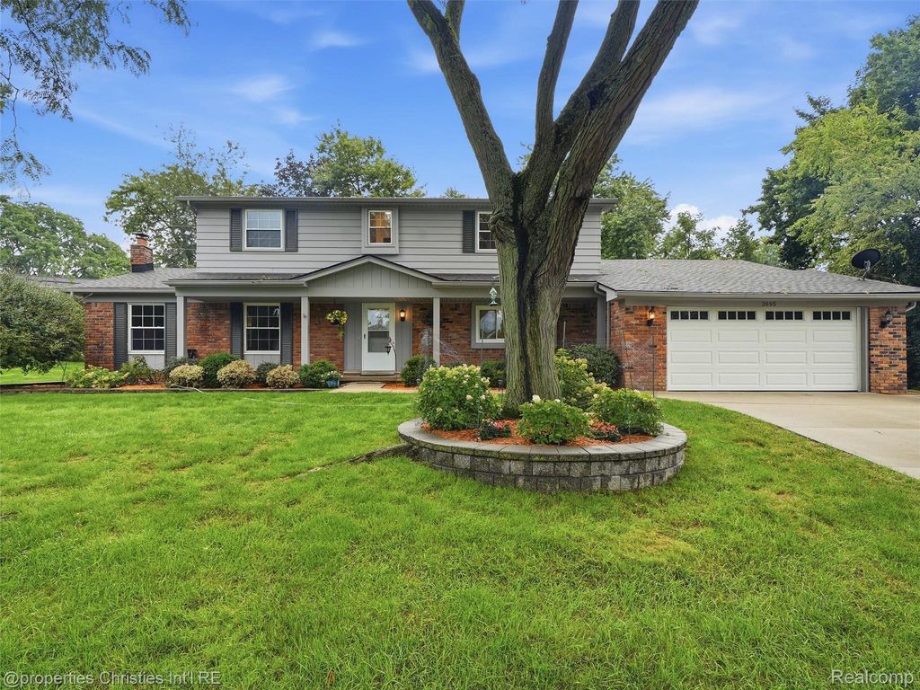 3695 Tyrconnel Court, West Bloomfield