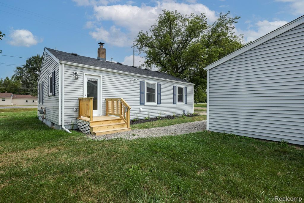 5318 E Bristol Road S, Burton city