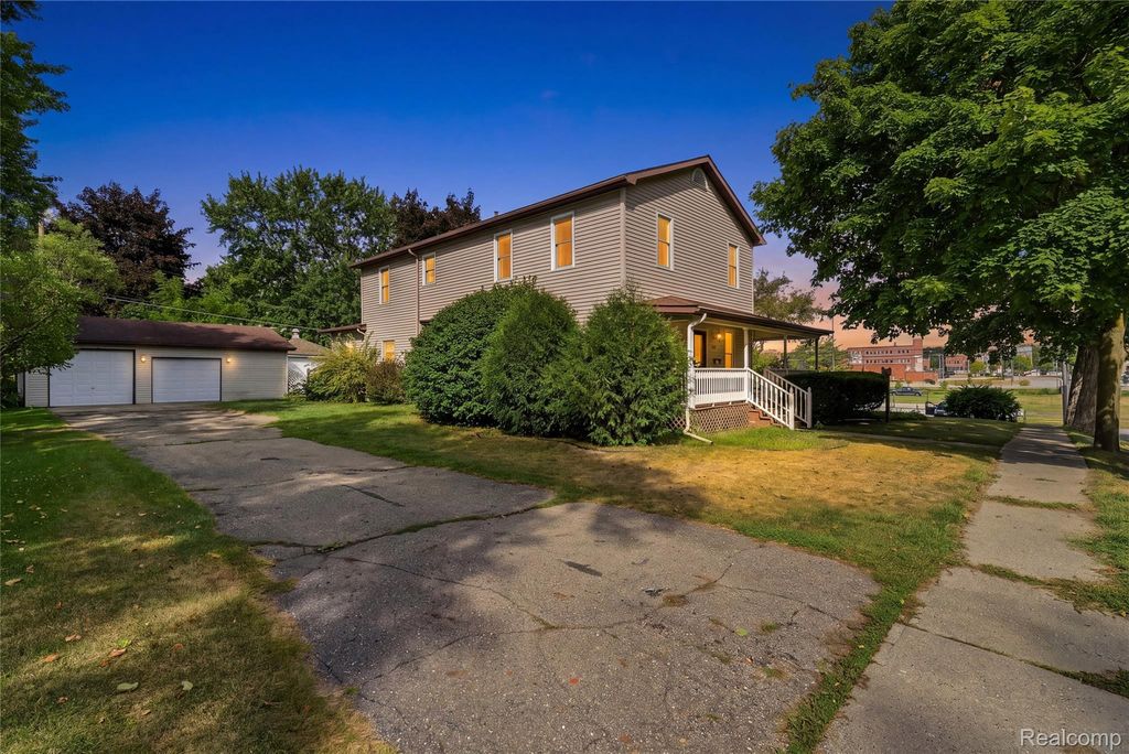 155 Pine Street, Lapeer city
