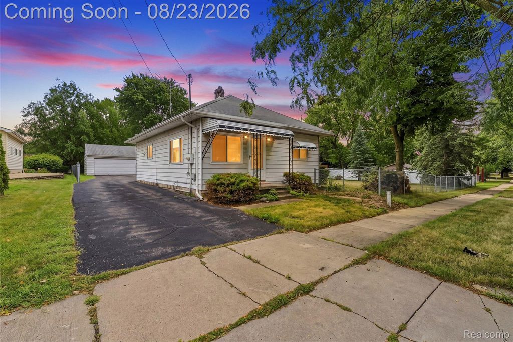 2083 Dutcher Street, Flint charter township
