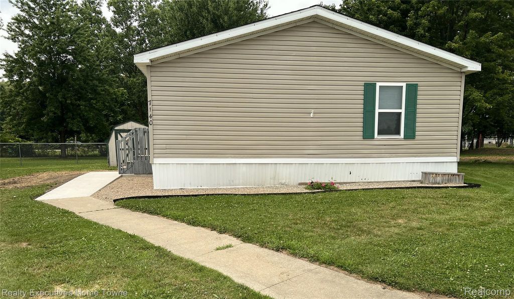 7140. Mapleview Circle W 64, Brown City city