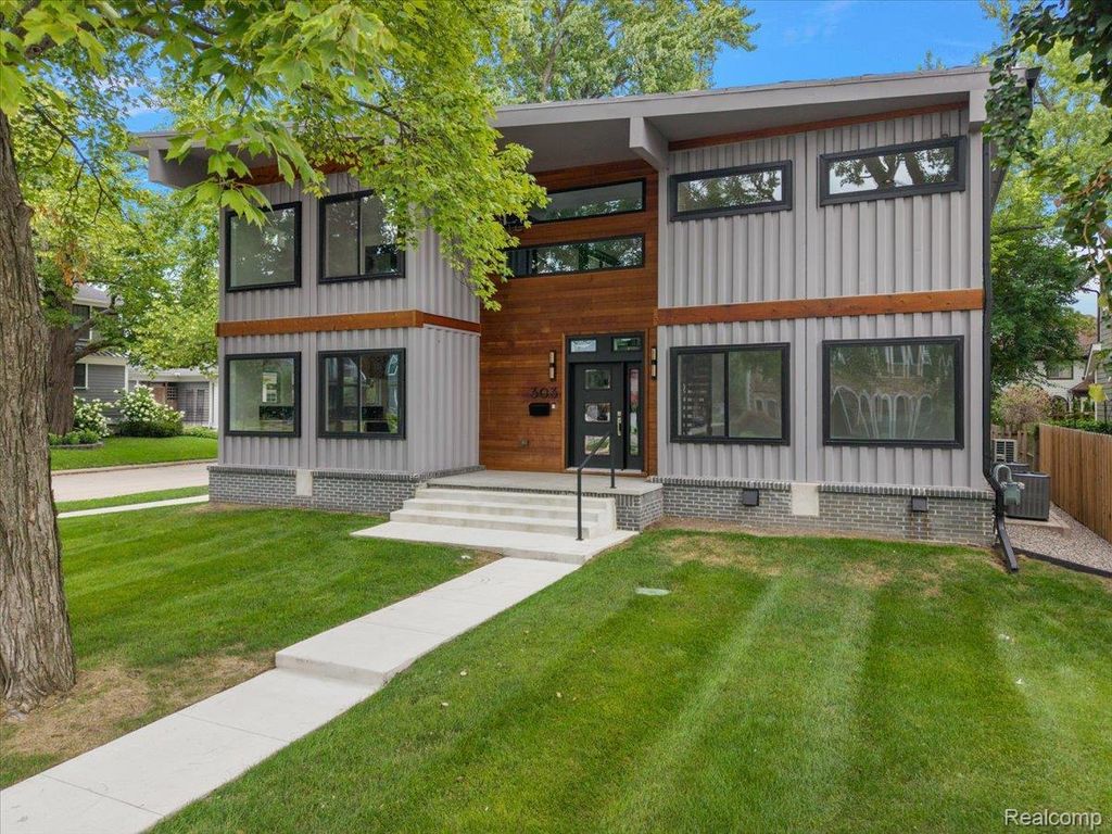 303 Forest Avenue, Royal Oak city