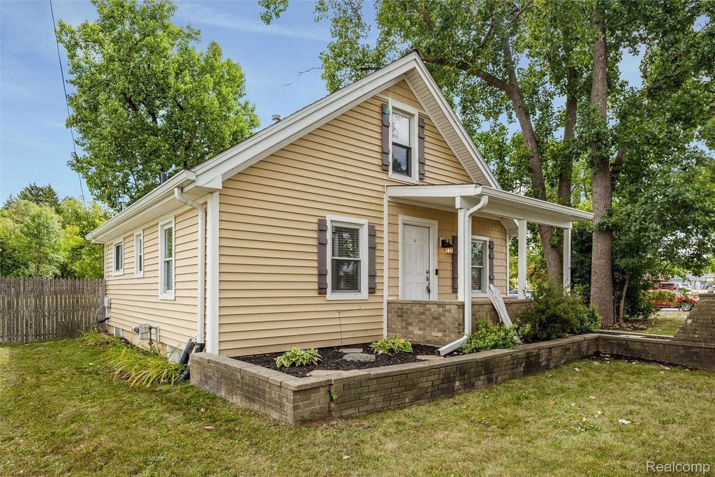 4465 S Center Road, Burton city