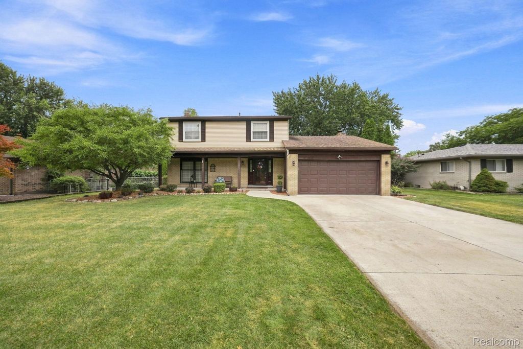 19011 Gill Road, Livonia