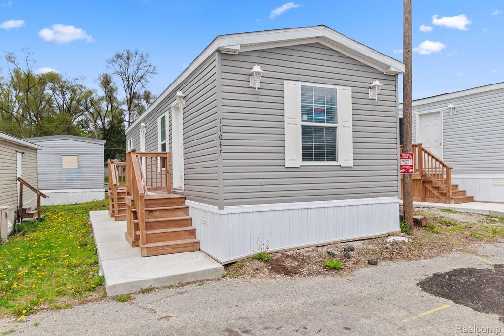 11047 Silver View Court, South Lyon