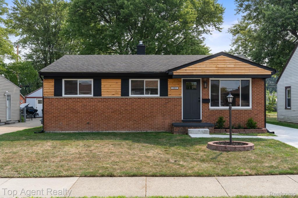 28012 Gladstone Street, St. Clair Shores city