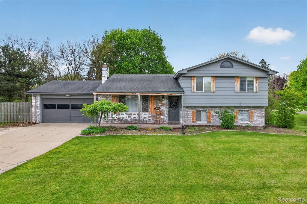 11479 Farmhill Drive, Tyrone township
