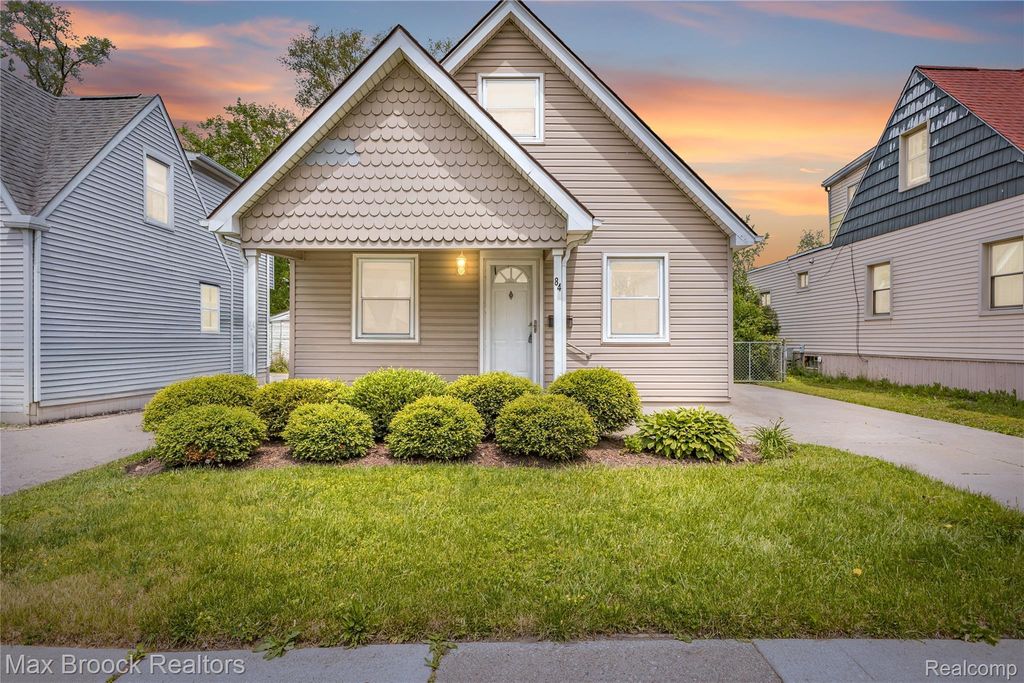 84 W Browning Avenue, Hazel Park city