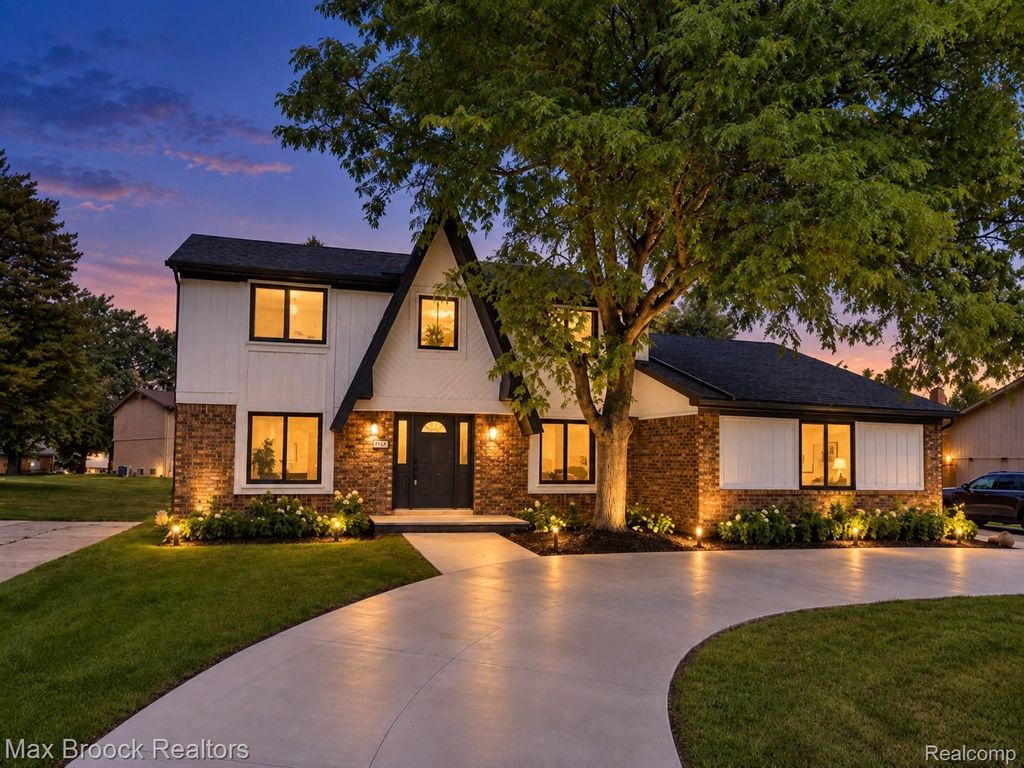 6128 Anne Drive, West Bloomfield