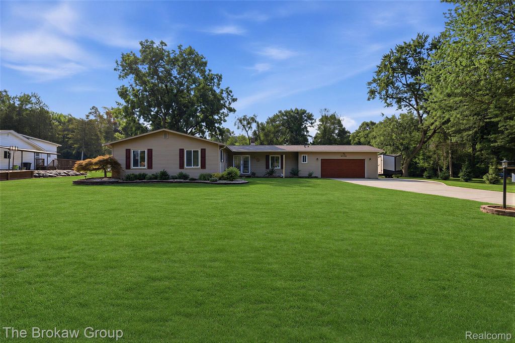 4474 Cedardale Lane, Flushing charter township